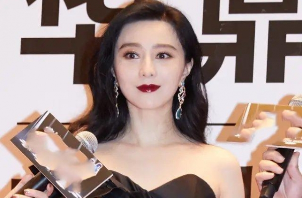 华鼎奖红毯暗淡：仅261人看直播，范冰冰服装显廉价温碧霞脸僵
