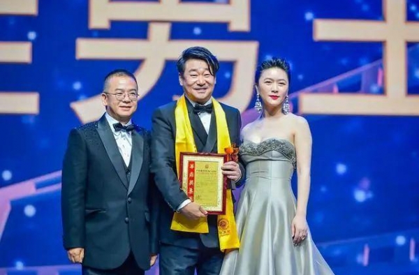 王景春获第27届华鼎奖最佳男主角