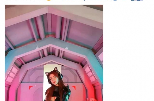 郭美美原形毕露？身穿性感紧身衣太撩人，不料美颜失效遭人嘲
