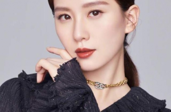 刘诗诗温柔形象颠覆，倪妮爆料：曾叫我坐她腿上