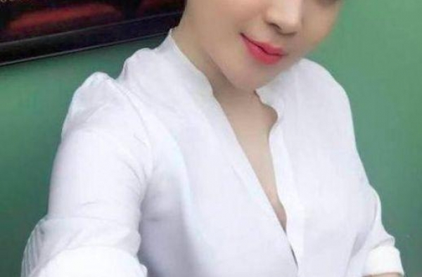 赵本山的徒弟关婷娜为何胖了还能这么美? 看她穿衬衫的样子