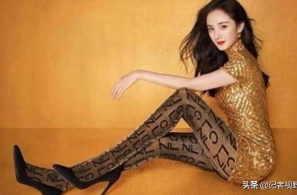 明星和网红的区别，同穿字母丝袜腐团儿风情万种，杨幂却十分高级
