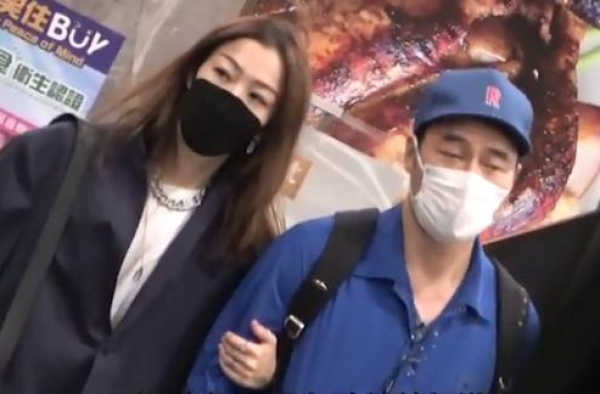 郑秀文许志安合体现身，许志安佩婚戒十分抢镜，爱犬离世心情失落