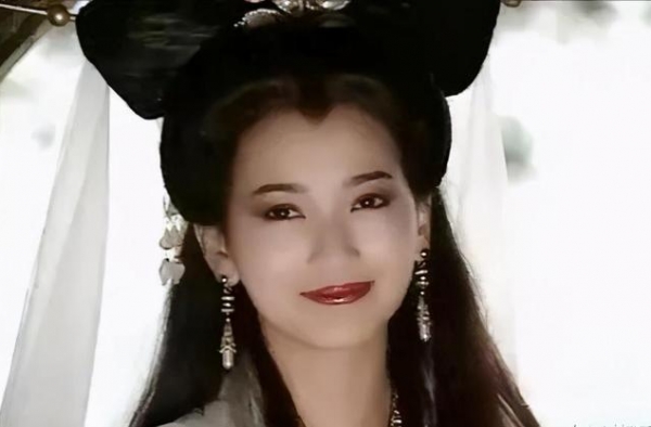 “同一部戏演了两个人”，赵雅芝、杨幂不算啥，萧蔷才叫惊艳