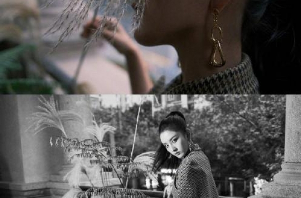 宋祖儿又穿“斗篷装”？高马尾配格纹太飒了，还有人说她撑不住吗