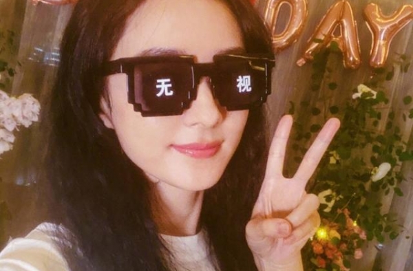 赵丽颖“生日会”视频被传，没有了美颜，33岁脸蛋是认真的吗？