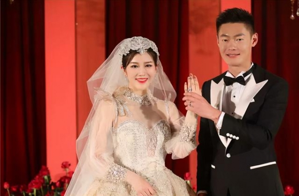 张培萌曾公开提醒：我没说婚后不打你！妻子以为他幽默，也跟着笑