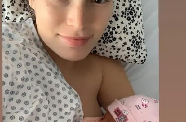 蒋劲夫前女友产女，曾控诉被男方掐脖子，如今终于找到对的人