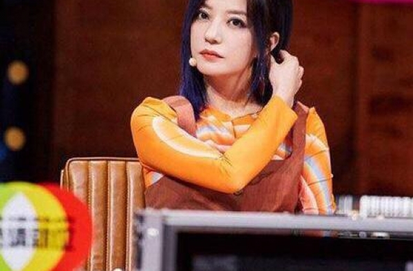 赵薇太敢说，点评黄晓明演技去油腻感成功，不愧是20年的老同学