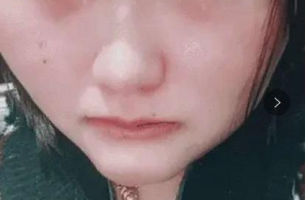 大衣哥女儿因长相和身材被嘲笑，直播痛哭质问：你们想要我轻生吗