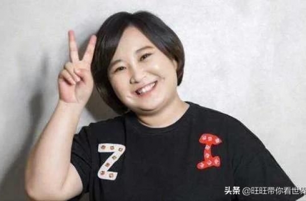 难怪贾玲结婚6年从不晒老公照片，真实颜值曝光，网友：谁敢晒？