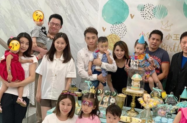 郭晶晶独自带女现身豪门宴！获港圈阔太惊喜庆生，扒其身份不简单