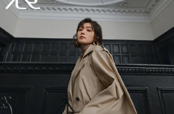 秋意浓！万茜莫兰迪色系大片释出 尽显自如知性美