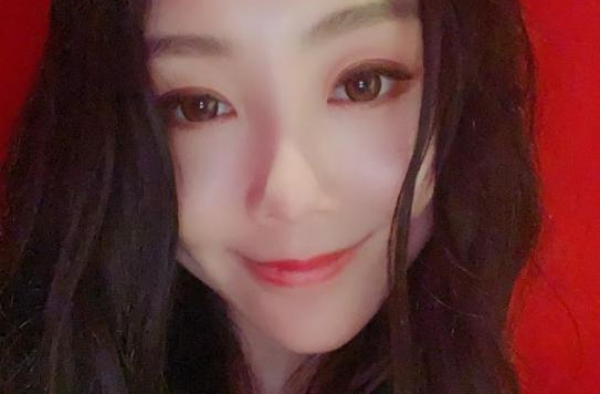 歌手王筝曝丈夫出轨，与小三裸聊，照片尺度惊人