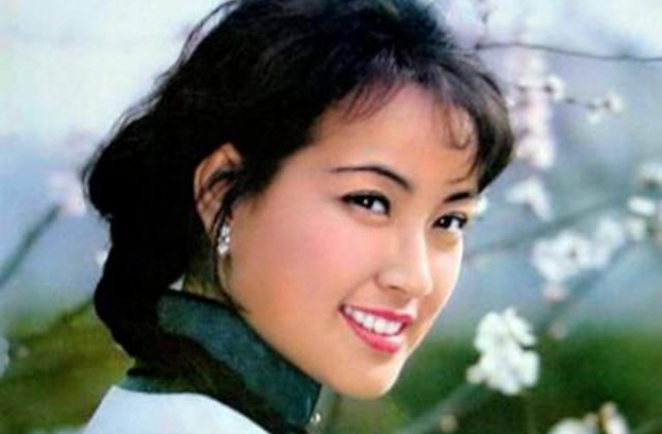 80年代刘晓庆演《心灵深处》女兵，留下了唯一真挚、飒爽的身影