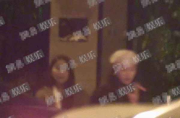 陈思诚深夜疑约会两美女，派私人座驾接送？为避嫌前后脚离开