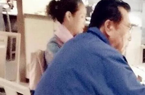 李双江被曝晚年凄凉，曾被儿子拖累遭万人唾骂，今拼命商演被群嘲