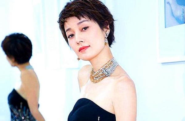 马伊琍自曝与文章离婚后整日恍惚？用10000块钱一次针灸调理