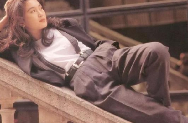 15岁太美被星探挖掘，嫁豪门17年离婚，富豪前夫满世界求复合