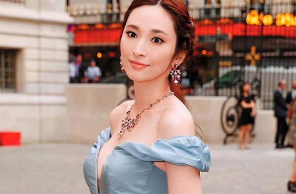 富二代纪晓波欠债上亿？未婚生4子的吴佩慈否认，网友评论太扎心