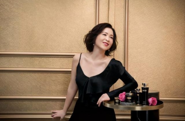 52岁苏玉华低调结婚，恋爱24年修成正果，男方曾求婚多次
