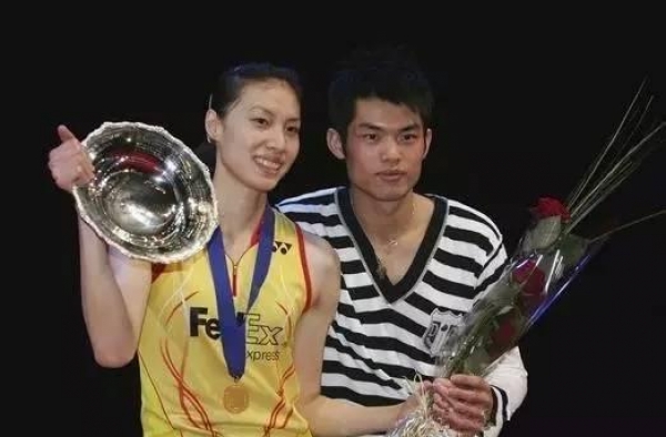 谢杏芳爱得卑微！晒合影旧照示爱林丹被无视，孕期被出轨轻松原谅