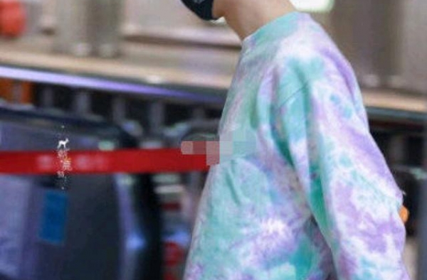 鹿晗关晓彤戴情侣帽被喷？网友的说法太狠了
