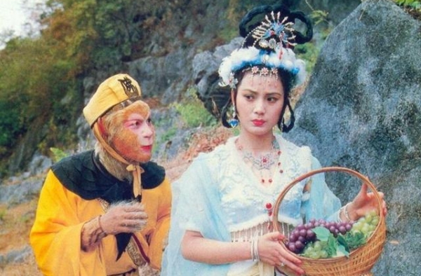 《西游记》34年，“玉鼠精”常青移居国外，双眸没了狡黠和灵动