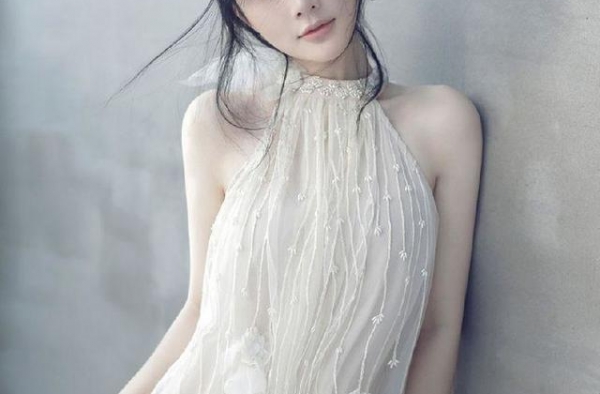 李小璐20岁就被李晨追到手，看了她的青涩照后难怪李晨这么猴急