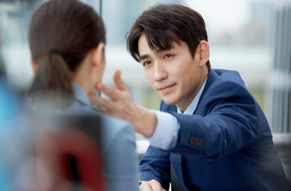 明星隐婚经济学：臣服于资本还是粉丝？