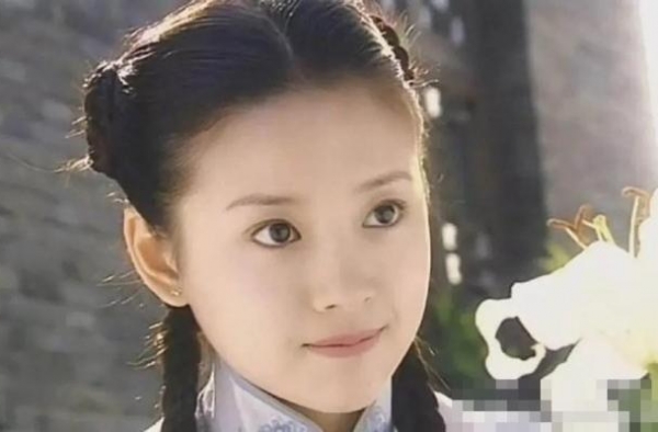 《金粉世家》不仅董洁美，这两位女配，也是清新脱俗颜值不输她