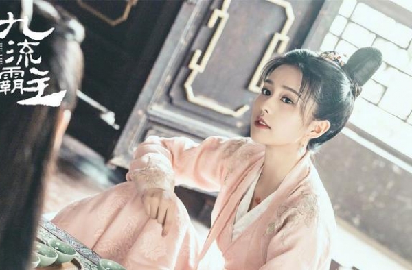 《九流霸主》首播，烂俗有趣，白鹿演技精准，男主赖艺颜值尴尬
