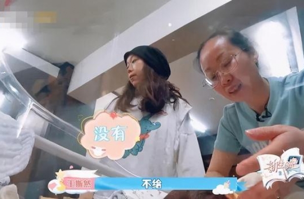 儿子饿得直哭，GAI妻子却拒绝喂奶：被围观评论感觉自己像动物