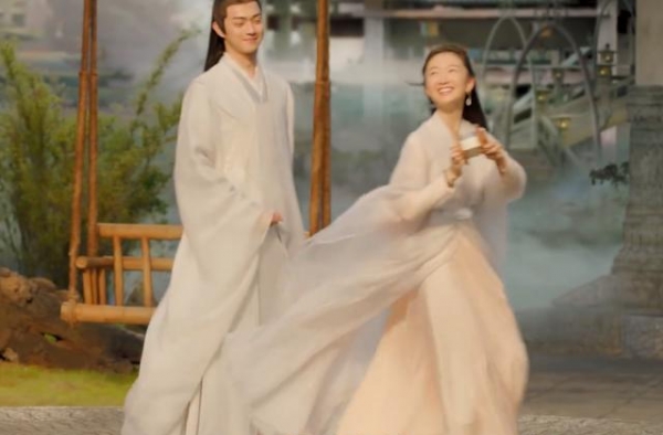 《有翡》晒海报，男女主角“眼神”太有戏，女配周洁琼造型引关注