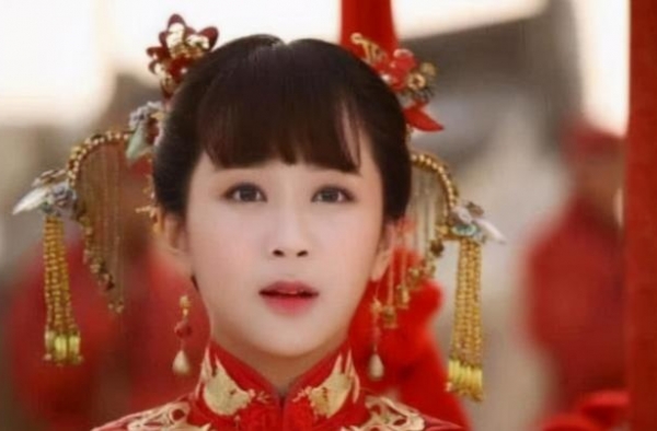 女星穿古装嫁衣，杨紫最萌，刘诗诗最仙，白鹿最霸气