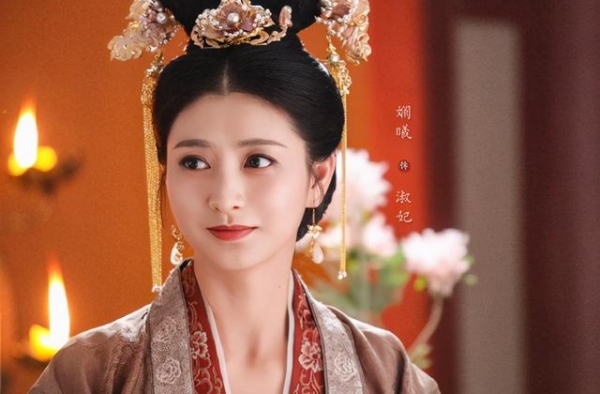 还记得七仙女的蓝儿吗？如今的她给鞠婧祎作配，太意外