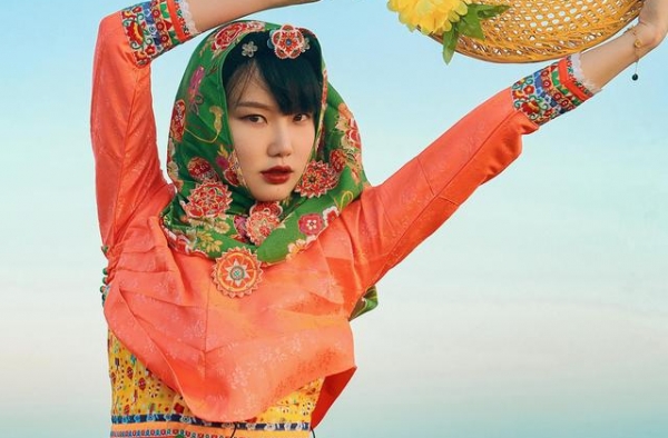 “姐姐”团综曝剧照！张雨绮黄龄惠安女造型抢眼