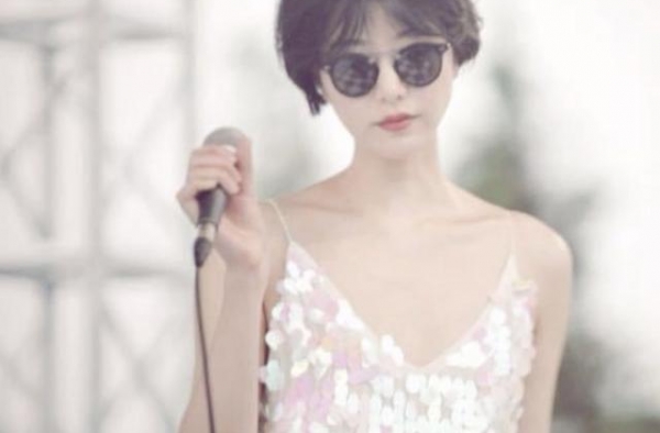 李亚鹏小16岁女友近照，被指像王菲，网友：他找的是王菲的影子