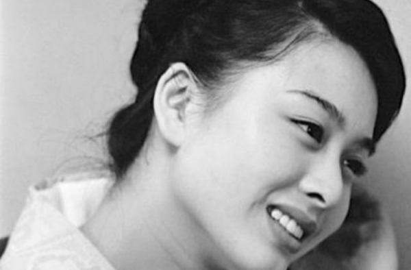 日本女星栗原小卷，因《生死恋》结缘中国，曾36次到访至今未嫁