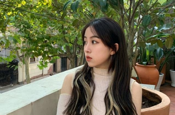 韦世豪女友发文纪念两人在一起六周年