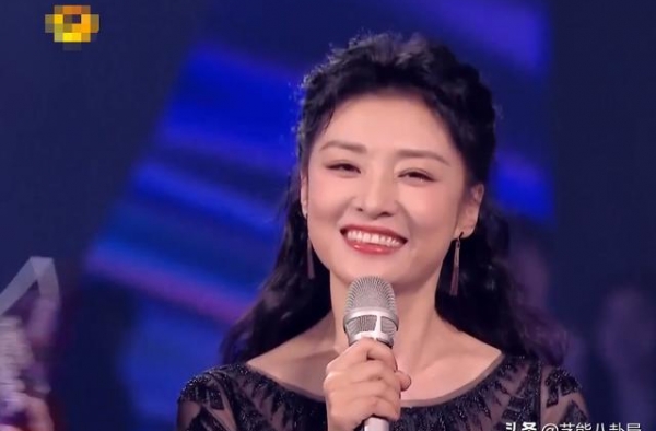 芒果晚会颜值对决：网红和明星真的有壁，对比之后很尴尬