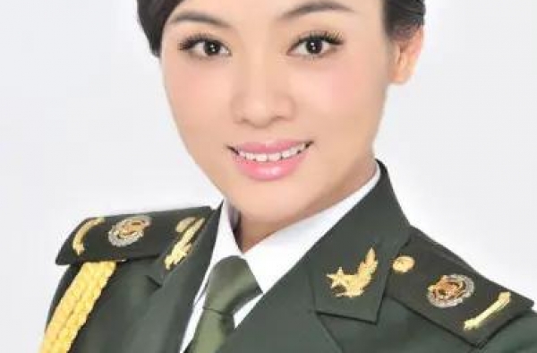 陈思思，70后美女大校军衔，仗义执言感恩恩师差点丢了饭碗