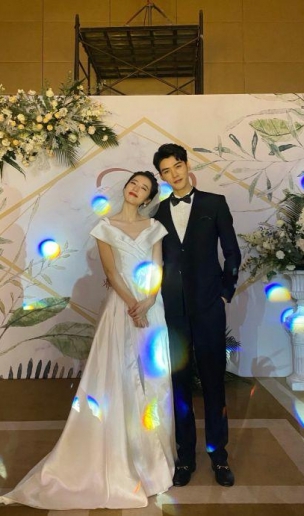 “小鹿总”周雨彤爆火，男人最钟爱的还是御姐