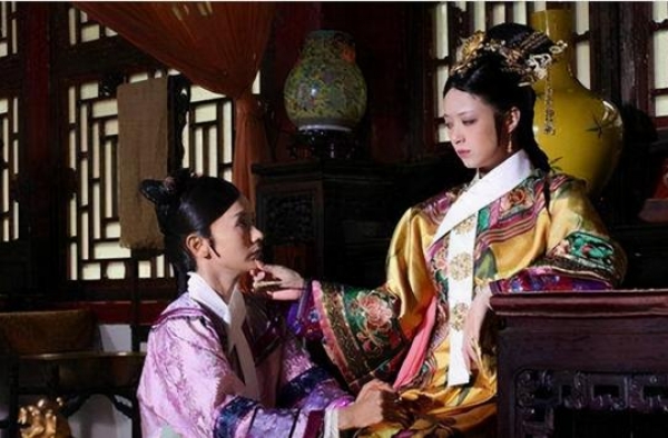 甄嬛传：华妃冷宫自尽后，已是小主的颂芝去哪了？这才是真实后宫