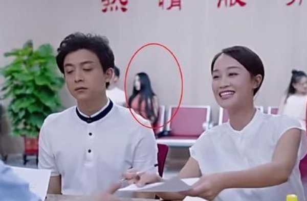 让人“笑出腹肌”的穿帮镜头集锦, 导演你用点心好吗?