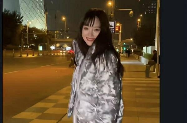 李小璐深夜压马路发视频，神情落寞，配文疑似隔空回应pgone