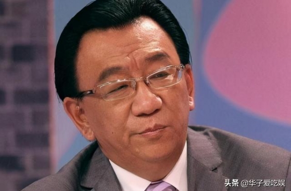 侯耀华在简易楼盘商演，74岁高龄依然捞金，相声影响力早已不在