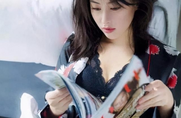 8次获得“全球最美面孔”，美过范冰冰的她，人生很传奇