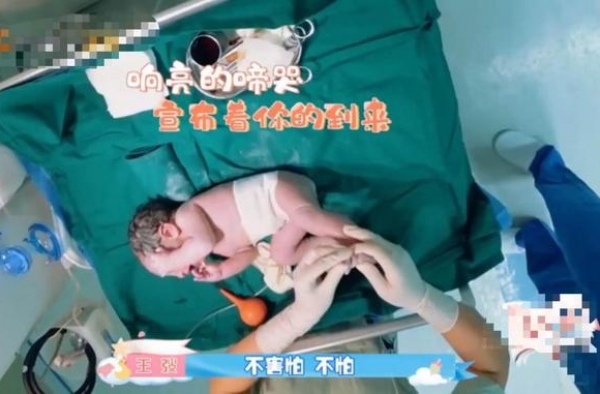 刘璇二胎生产过程曝光！女儿7斤6两胖嘟嘟，产前还能倒立太厉害