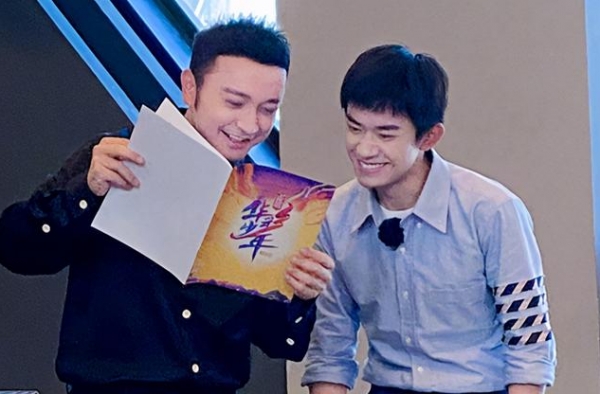 《上线华彩少年》撞档《金牌喜剧班》，阵容各有千秋，受众差异大